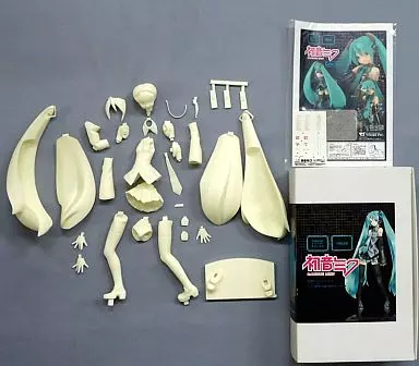 Mi figura llego desarmada y sin pintar
