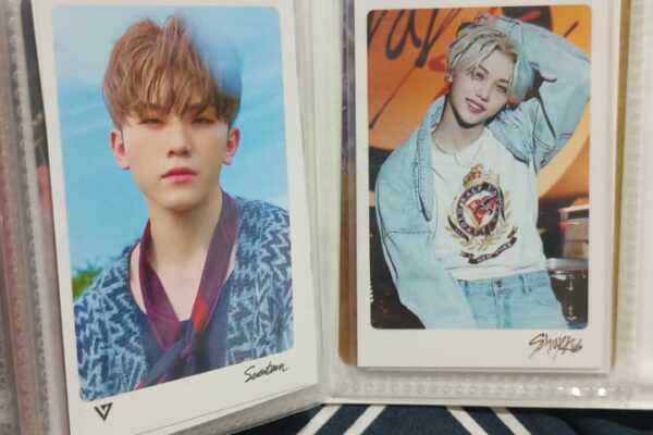 En búsqueda de photocards oficiales